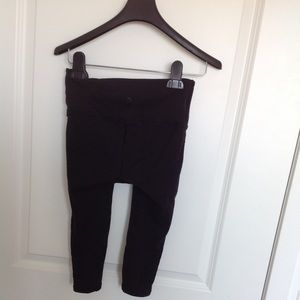 Lululemon "Reveal" Cropped Leggings